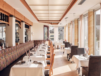 Wellnessurlaub - Klassifizierung: 4 Sterne - Bischofsmais - Restaurant / Wintergarten - Hotel Zum Kramerwirt