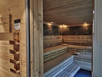 HUBERTUS Mountain Refugio Allgäu Saunen und Bäder im Detail Finnische Sauna