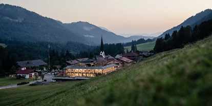 Wellnessurlaub - Day SPA - Dornbirn - Außenansicht des Wellnesshotel HUBERTUS Mountain Refugio Allgäu - HUBERTUS Mountain Refugio Allgäu