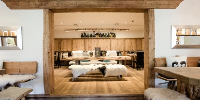Wellnessurlaub - Day SPA - Dornbirn - TeeStube in der Lobby - HUBERTUS Mountain Refugio Allgäu