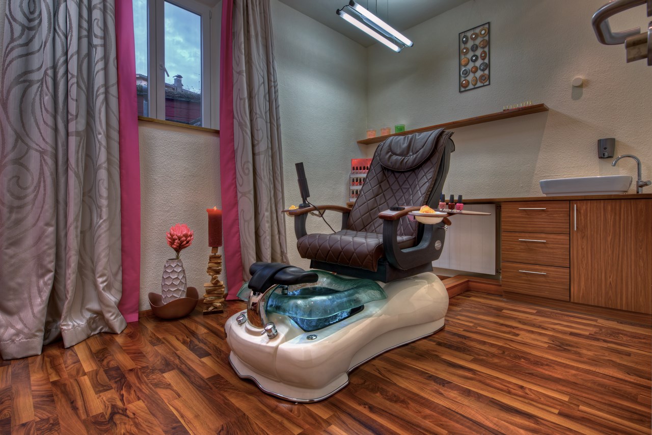 Königshof Hotel Resort Behandlungen im Detail Maniküre & Pediküre