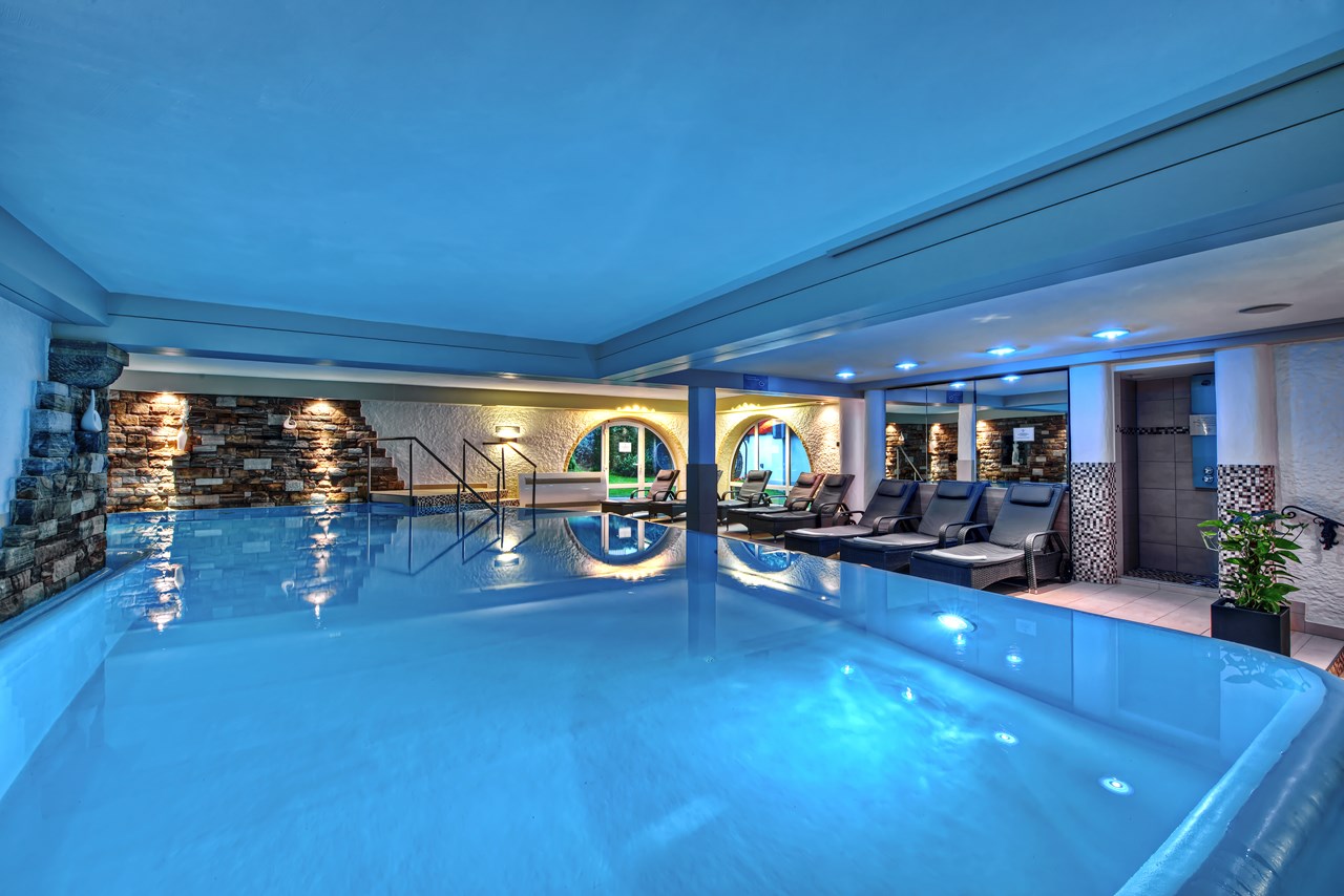 Königshof Hotel Resort Saunen und Bäder im Detail Meerwasserschwimmbad