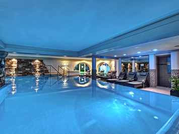 Königshof Hotel Resort Saunen und Bäder im Detail Meerwasserschwimmbad