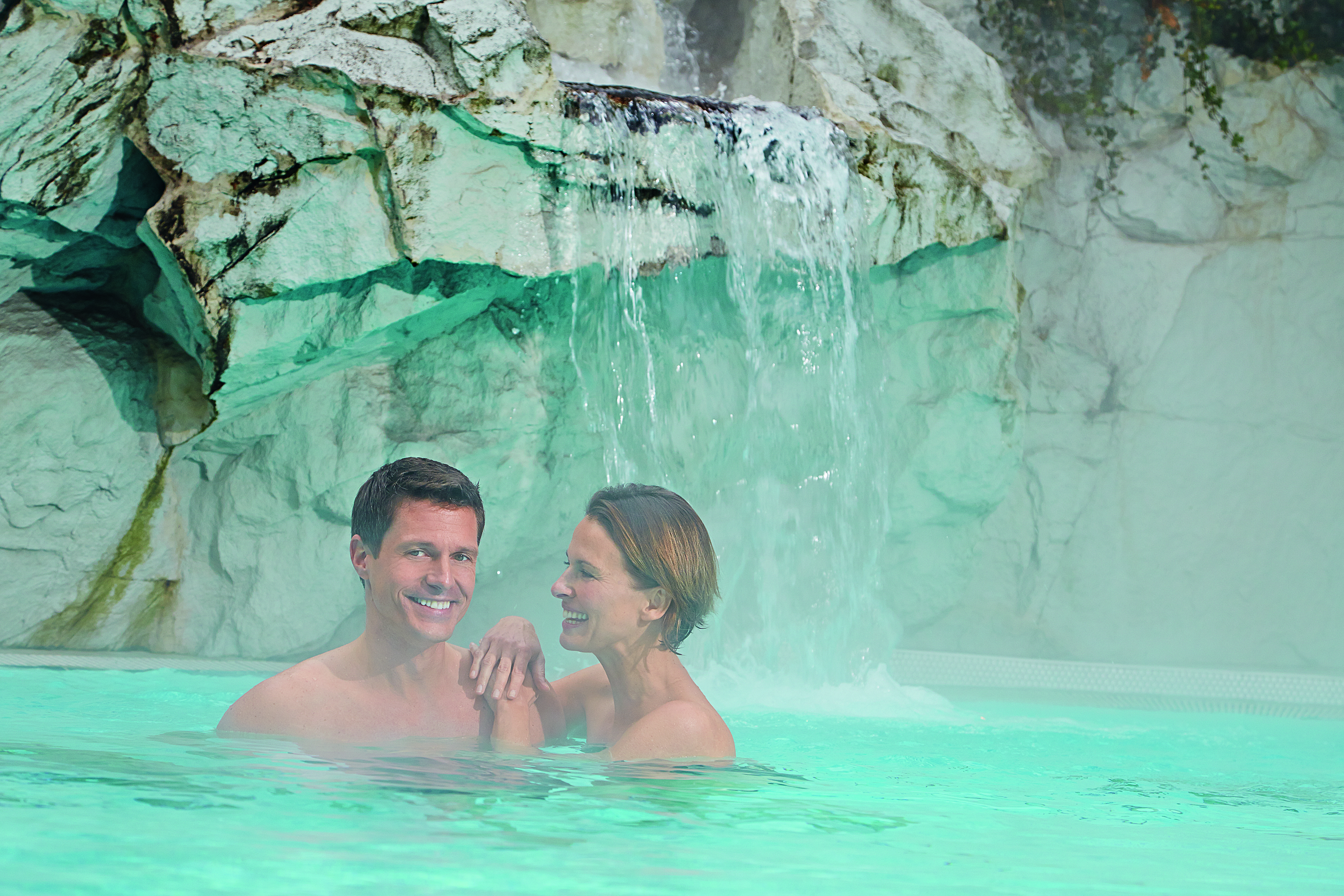 Wellnesshotel: beheizter Außenpool mit Wasserfall - Hotel, Kneipp & Spa Fontenay "le petit château"