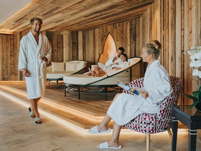 Wellnessurlaub - Schwanenstadt - Daybeds & Kuschelinseln im Wandelgang - Ortner's Resort*****, Luxury & Lifestyle