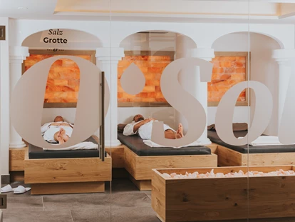 Wellnessurlaub - Schwanenstadt - Ruhebetten in der Sole-Grotte - Ortner's Resort*****, Luxury & Lifestyle