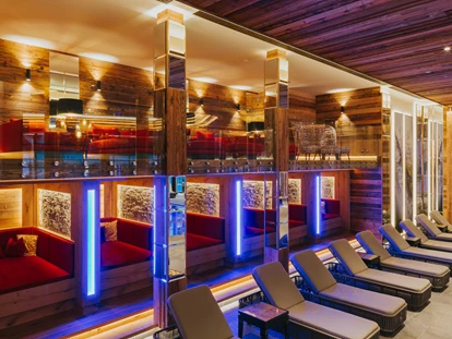 Wellnessurlaub - Schwanenstadt - Ruhe-Galerie im Bereich des Innenpools - Ortner's Resort*****, Luxury & Lifestyle