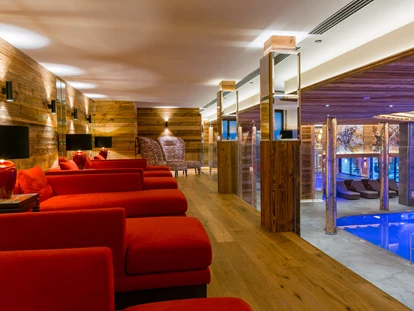 Wellnessurlaub - Schwanenstadt - Ruhe-Areale im Bereich des Innenpools - Ortner's Resort*****, Luxury & Lifestyle