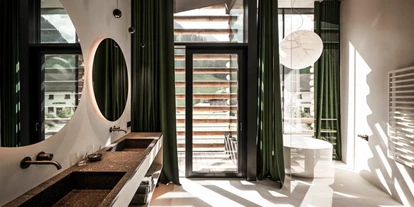 Wellnessurlaub - Dorf Tirol - Badezimmer - Wanderhotel Jaufentalerhof
