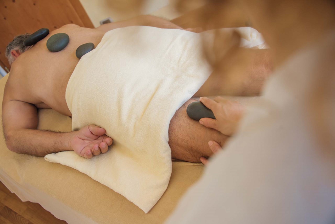 Diamant SPA Resort Massagen im Detail Hot Stone Massage
