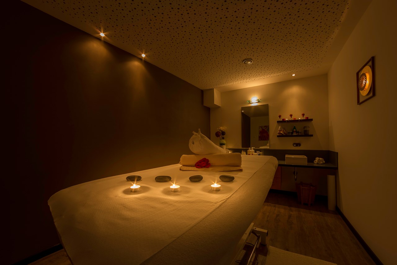 Dominik Alpine City Wellness Hotel Massagen im Detail Massage + Bürstenmassage Dominik