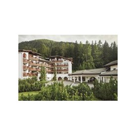 Wellnesshotel: Aussenansicht Sommer  - Hotel Waldhuus Davos