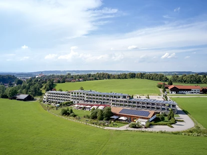Wellnessurlaub - Restaurant - Kempten - Das Weitblick Allgäu Drohnenaufnahme  - Hotel Das Weitblick Allgäu