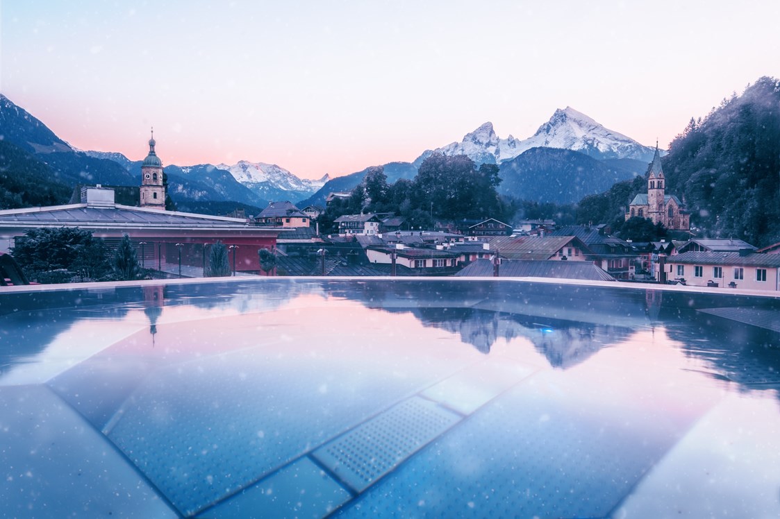 Wellnesshotel: Wahnsinnig schöner Ausblick aus dem Pool auf die Berge. - Hotel EDELWEISS Berchtesgaden