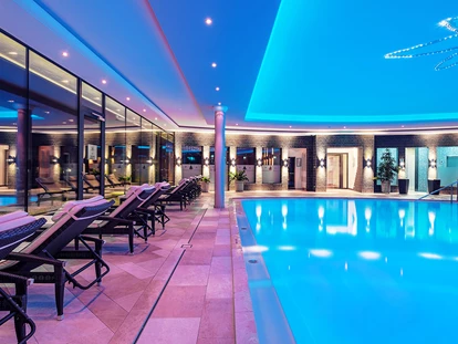 Wellnessurlaub - Day SPA - Altenmarkt im Pongau - Der Innenpool sorgt für viele entspannte Momente. - Hotel EDELWEISS Berchtesgaden