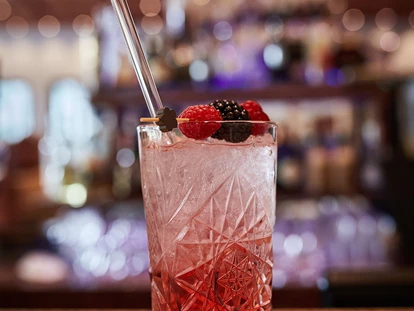 Wellnessurlaub - Day SPA - Altenmarkt im Pongau - An der Hotelbar ist für jeden Geschmack  ein Cocktail oder Getränk dabei. - Hotel EDELWEISS Berchtesgaden