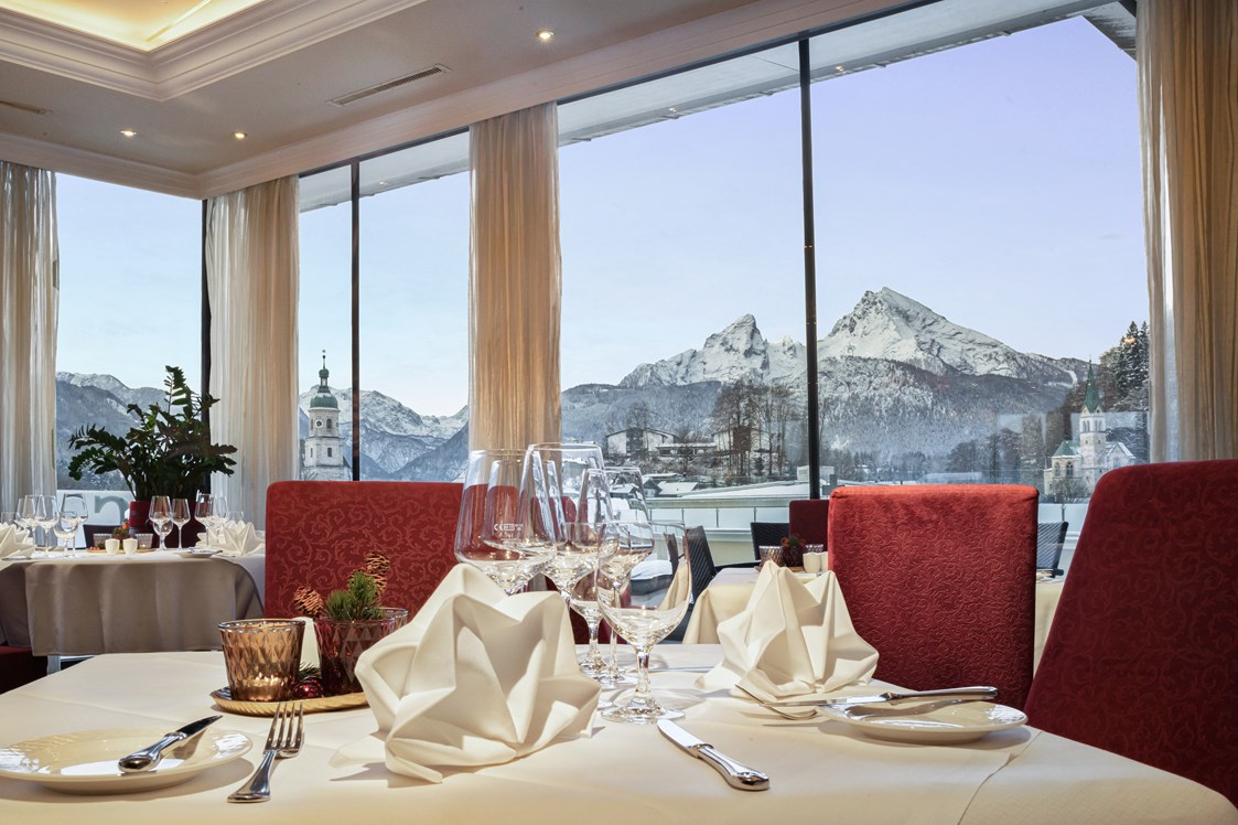 Wellnesshotel: Unsere Tische im Restaurant PANORAMA mit Ausblick auf die Berge. - Hotel EDELWEISS Berchtesgaden