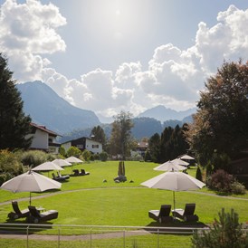 Wellnesshotel: Großer Garten mit Blick auf die Allgäuer Alpen - Hotel Exquisit
