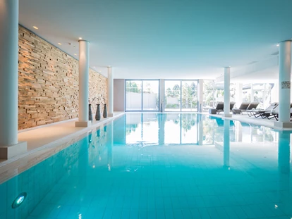 Wellnessurlaub - Fontanella - Indoor-Pool im Exquisit - Hotel Exquisit