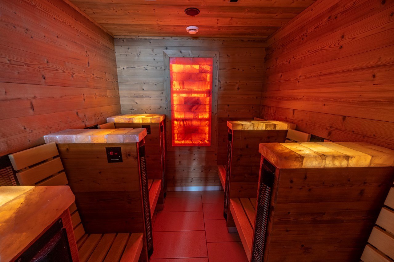 Narzissen Vital Resort Saunen und Bäder im Detail Infrarot Wärmekabine