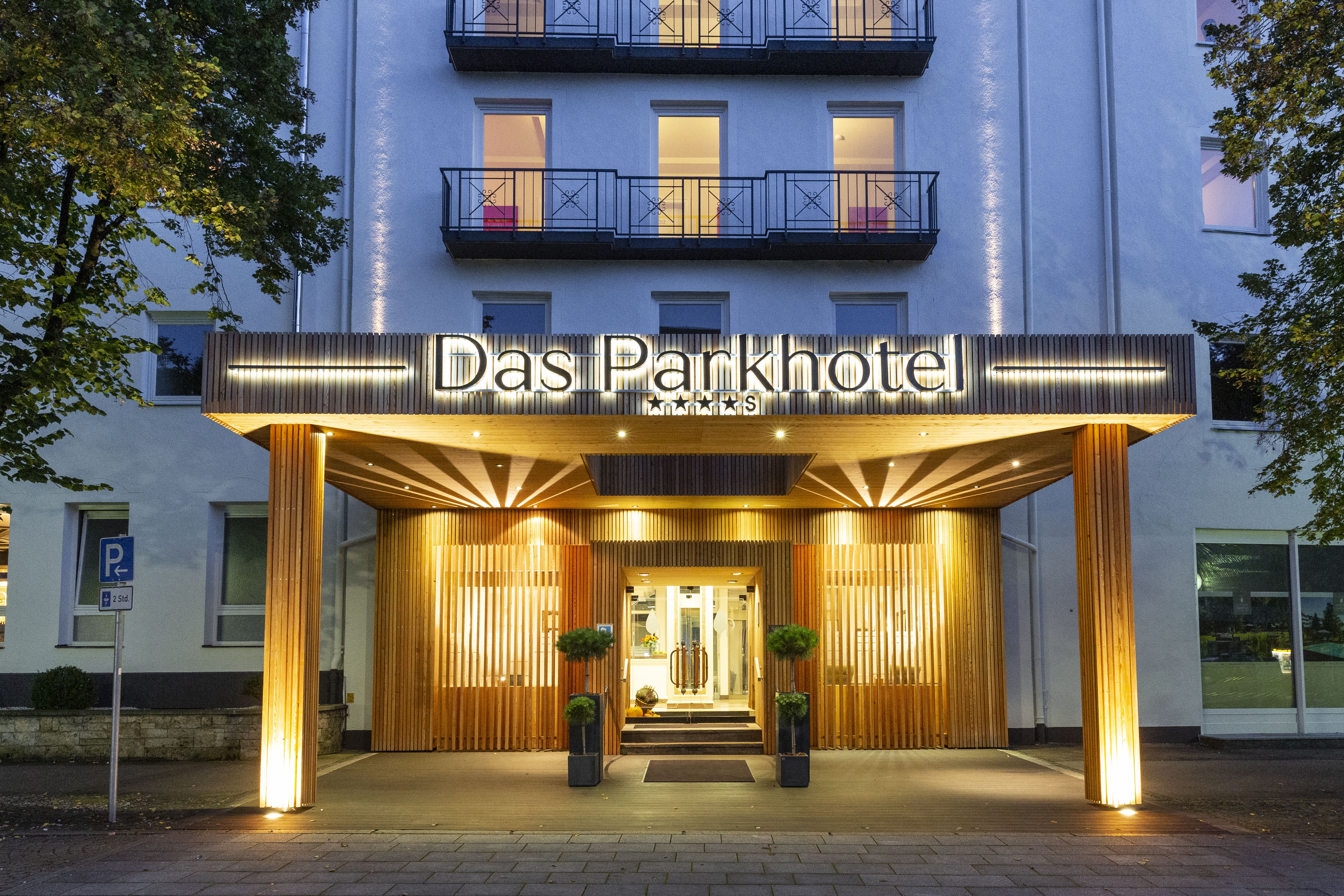 Wellnesshotel: Hoteleingang - Das Parkhotel - Südtirols nördlichster Punkt - Das Parkhotel - Südtirols nördlichster Punkt