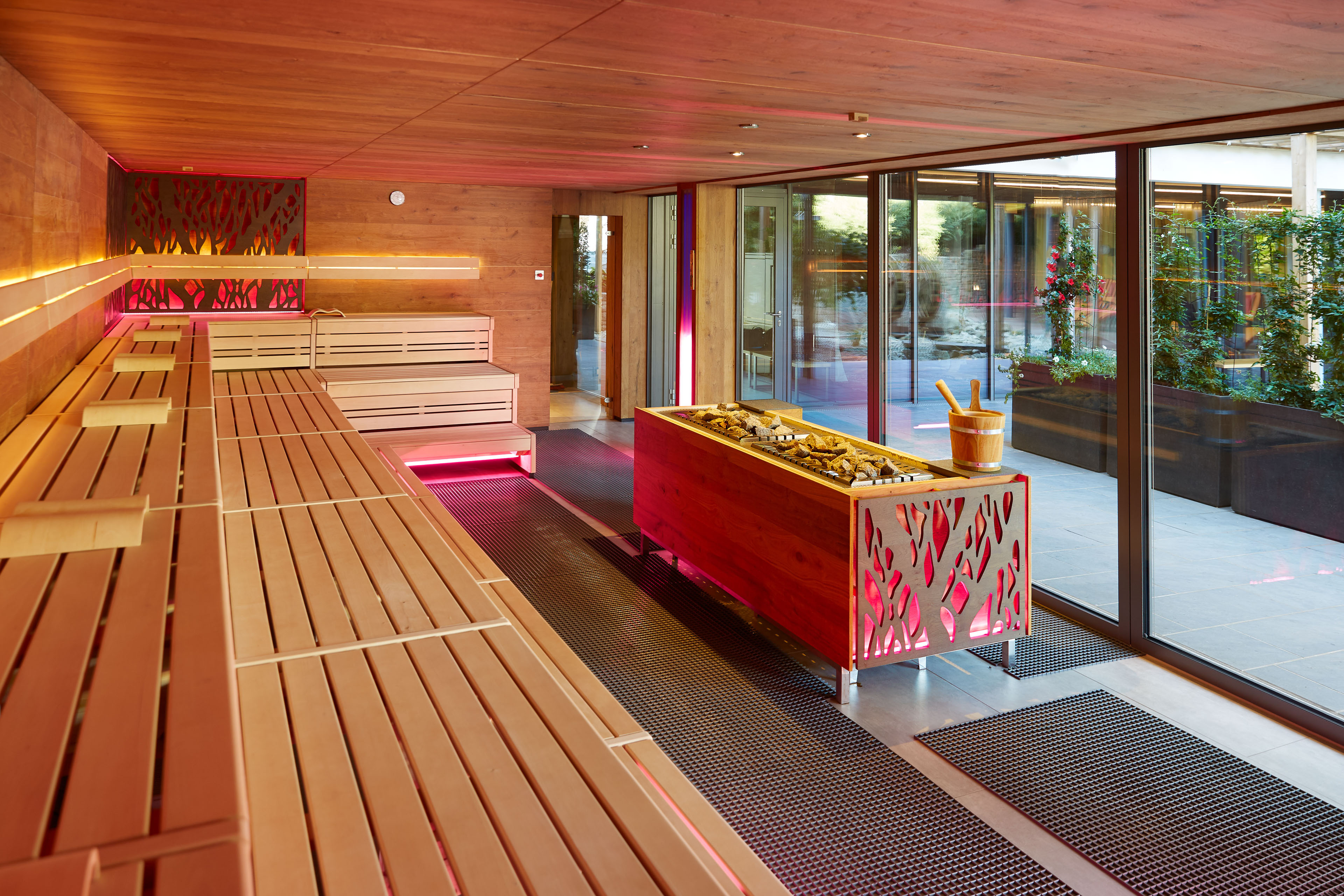 Wellness & Naturresort Reischlhof****S Saunen und Bäder im Detail Event-Feuersauna 80°C