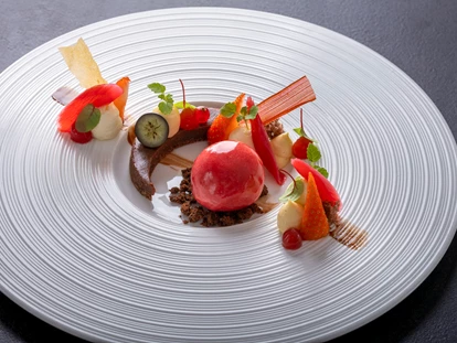 Wellnessurlaub - Private Spa - Otterbach (Sankt Florian am Inn) - Erdbeer-Schokoarte - Wellness & Naturresort Reischlhof****S