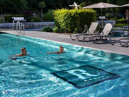 Wellnessurlaub - Private Spa - Otterbach (Sankt Florian am Inn) - 20-Meter-Sportaußenbecken  - Wellness & Naturresort Reischlhof****S