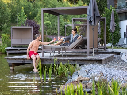Wellnessurlaub - Private Spa - Otterbach (Sankt Florian am Inn) - 850-qm-Naturbadeteich  - Wellness & Naturresort Reischlhof****S