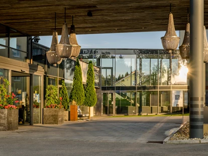 Wellnessurlaub - Private Spa - Otterbach (Sankt Florian am Inn) - Eingangsbereich - Wellness & Naturresort Reischlhof****S