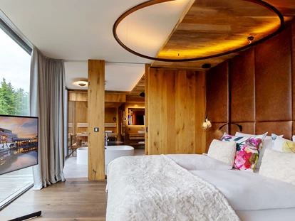 Wellnessurlaub - Private Spa - Otterbach (Sankt Florian am Inn) - Sky Suite Schlafzimmer - Wellness & Naturresort Reischlhof****S