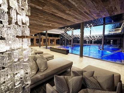 Wellnessurlaub - Private Spa - Otterbach (Sankt Florian am Inn) - Pool Innenbereich im Reischlhof  - Wellness & Naturresort Reischlhof****S