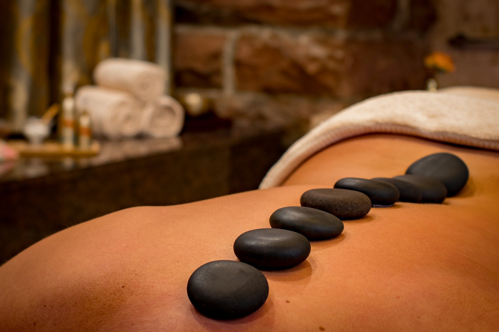 Neumühle Resort & Spa Massagen im Detail Thermo Stone Massage