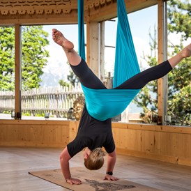 Wellnesshotel: Schon einmal Aerial Yoga ausprobiert? - Natur- und Wellnesshotel Höflehner