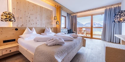 Wellnessurlaub - Day SPA - Altenmarkt im Pongau - Zirben-Designzimmer mit Panoramablick  - Natur- und Wellnesshotel Höflehner****Superior