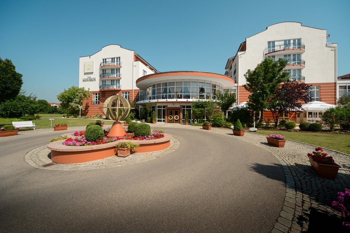Wellnesshotel: Hotel Außenansicht - The Monarch Hotel