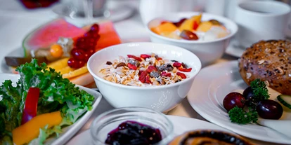 Wellnessurlaub - Gesichtsmassage - Perkam - Frühstück - The Monarch Hotel