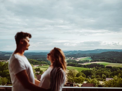 Wellnessurlaub - Private Spa - Otterbach (Sankt Florian am Inn) - Blick von der Terrasse - Thula Wellnesshotel Bayerischer Wald