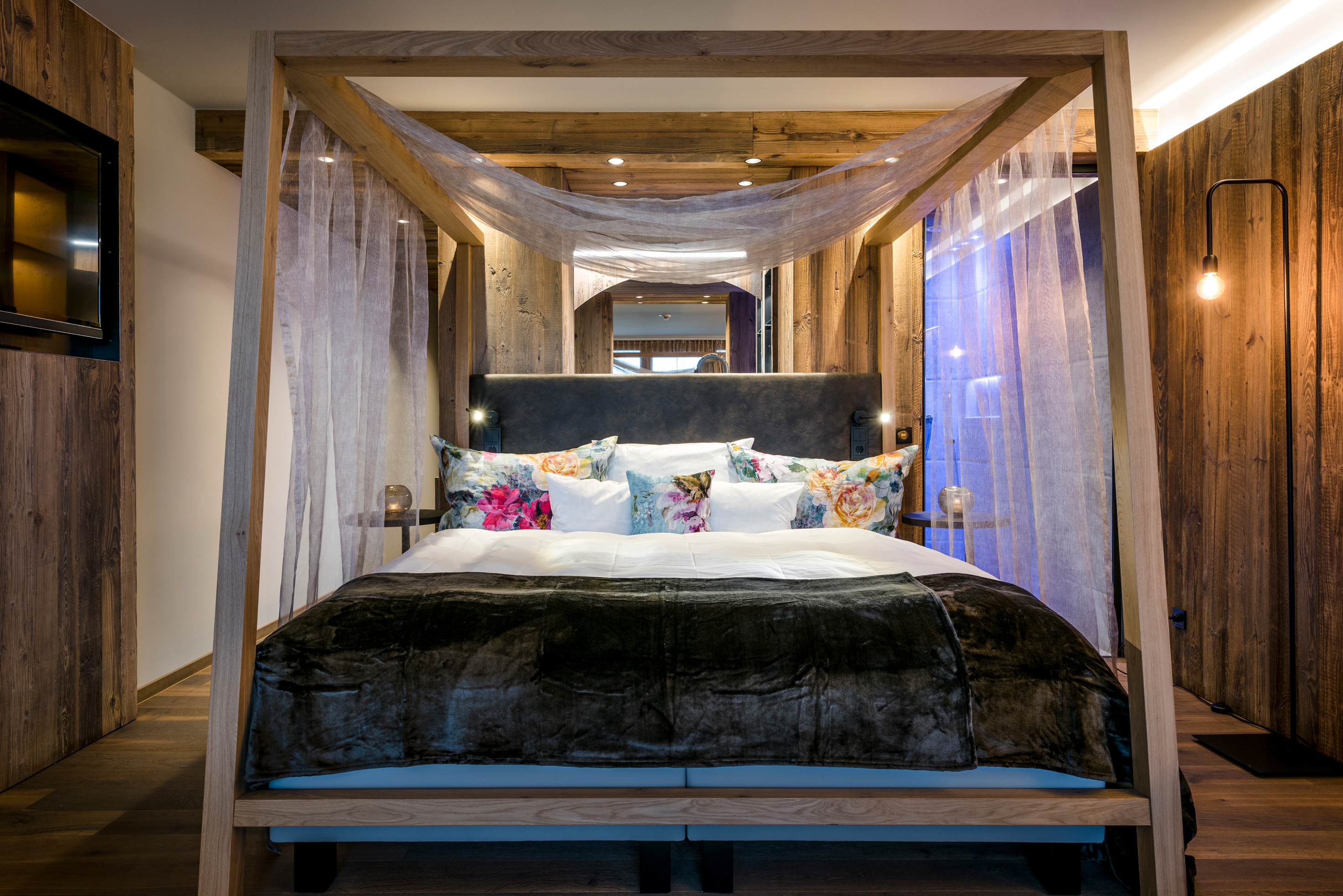 Hüttenhof ****S - Wellnesshotel und Luxus-Bergchalets - adults only Zimmerkategorien Wohlfühlzimmer "Liebeszauber"