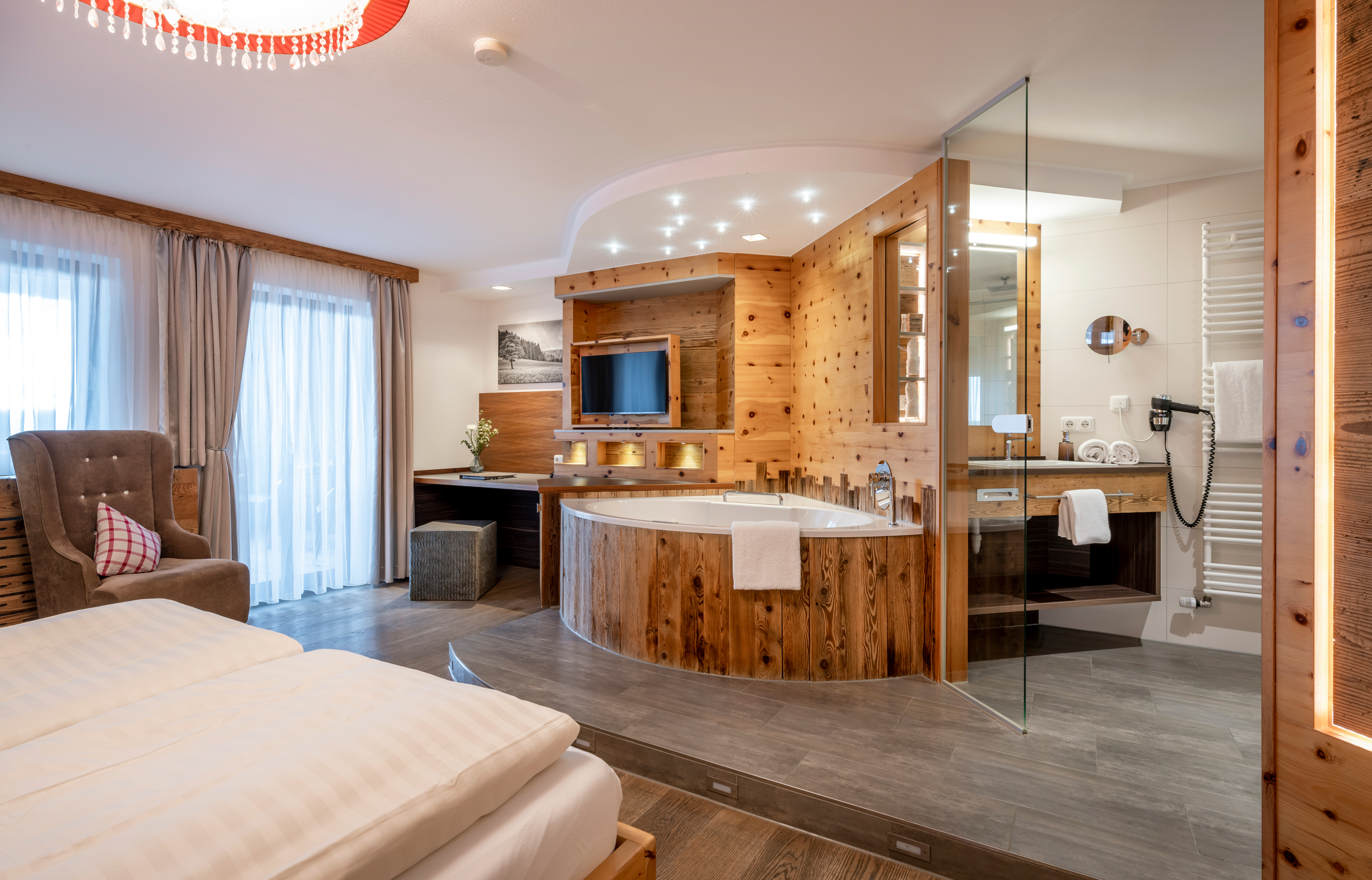 Hüttenhof ****S - Wellnesshotel und Luxus-Bergchalets - adults only Zimmerkategorien  Wohlfühlzimmer "Harmonie" Deluxe
