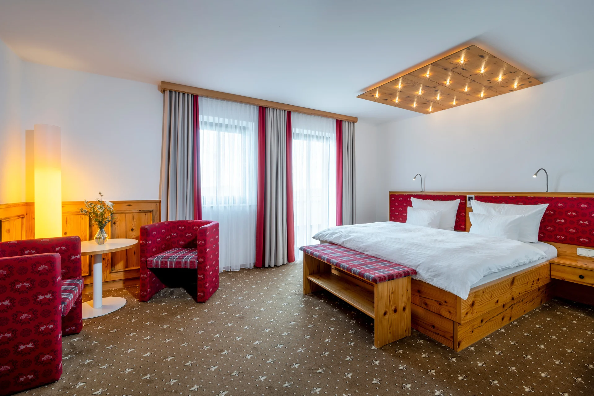Hüttenhof ****S - Wellnesshotel und Luxus-Bergchalets - adults only Zimmerkategorien  Doppelzimmer "Abendrot"