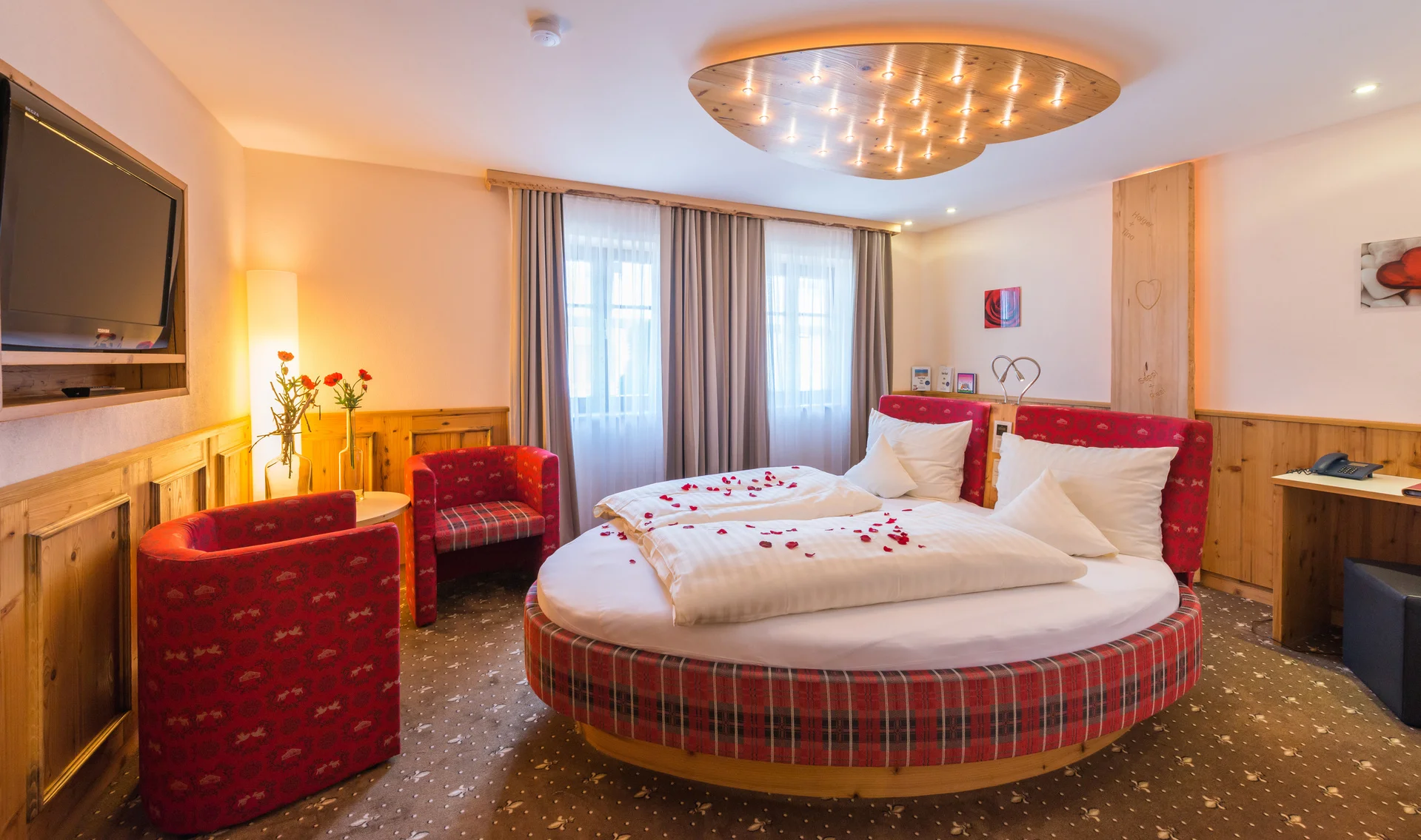 Hüttenhof ****S - Wellnesshotel und Luxus-Bergchalets - adults only Zimmerkategorien Doppelzimmer "Kuschelnest"