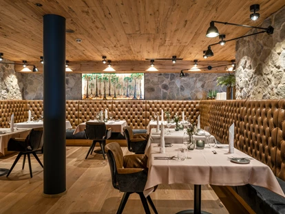Wellnessurlaub - Private Spa - Otterbach (Sankt Florian am Inn) - Dorfstube - Hüttenhof ****S - Wellnesshotel und Luxus-Bergchalets - adults only