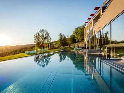 Wellnessurlaub - Private Spa - Otterbach (Sankt Florian am Inn) - Sommer, Sonne, Wellness im Hüttenhof  - Hüttenhof ****S - Wellnesshotel und Luxus-Bergchalets - adults only