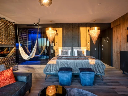 Wellnessurlaub - Private Spa - Otterbach (Sankt Florian am Inn) - Stilvolle Einrichtung für die besondere Auszeit zu Zweit  - Hüttenhof ****S - Wellnesshotel und Luxus-Bergchalets - adults only