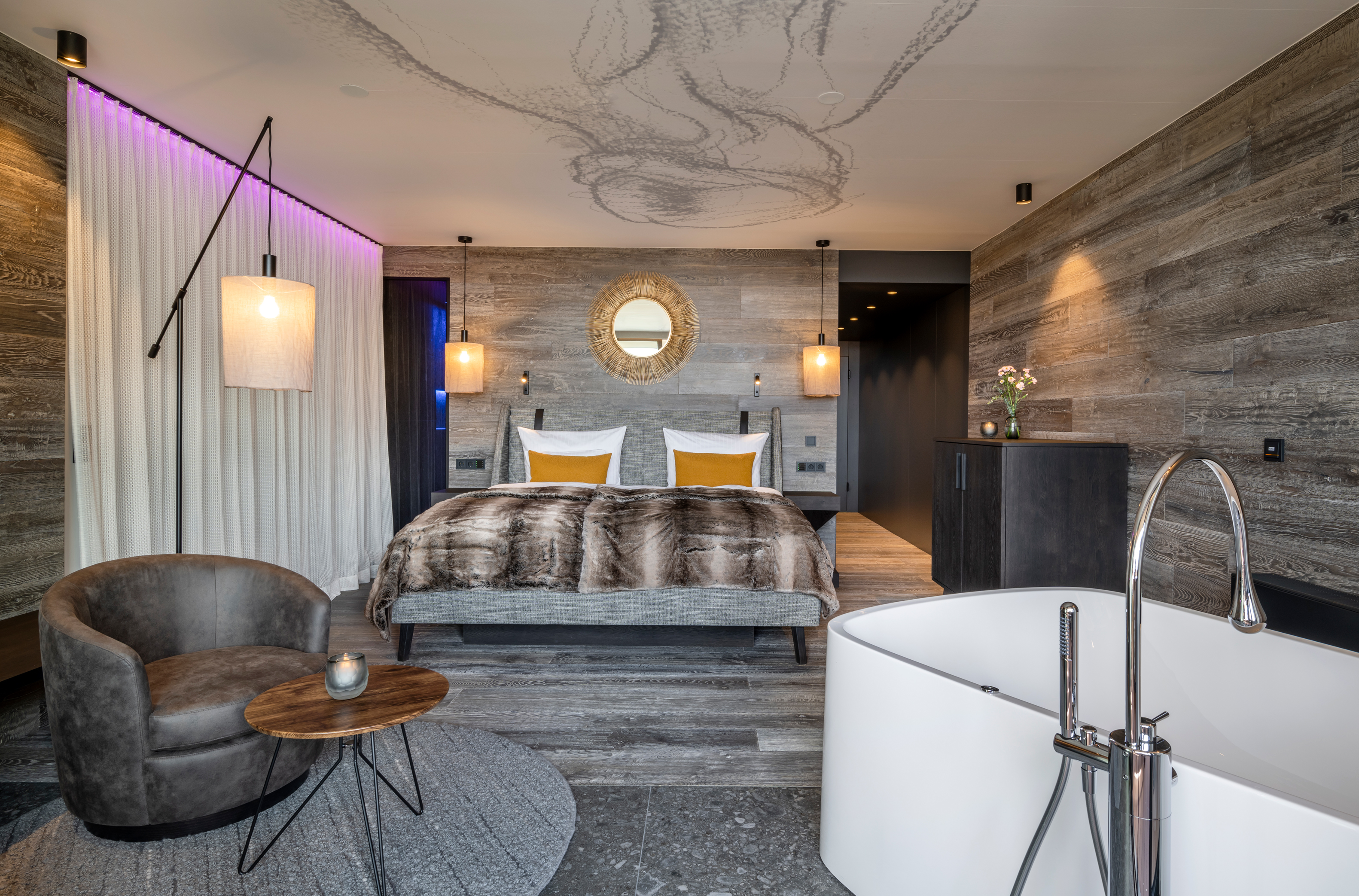 Wellnesshotel: Wohlfühlzimmer "Bauchkribbeln" mit privatem Whirlpool im Zimmer - Hüttenhof ****S - Wellnesshotel und Luxus-Bergchalets - adults only