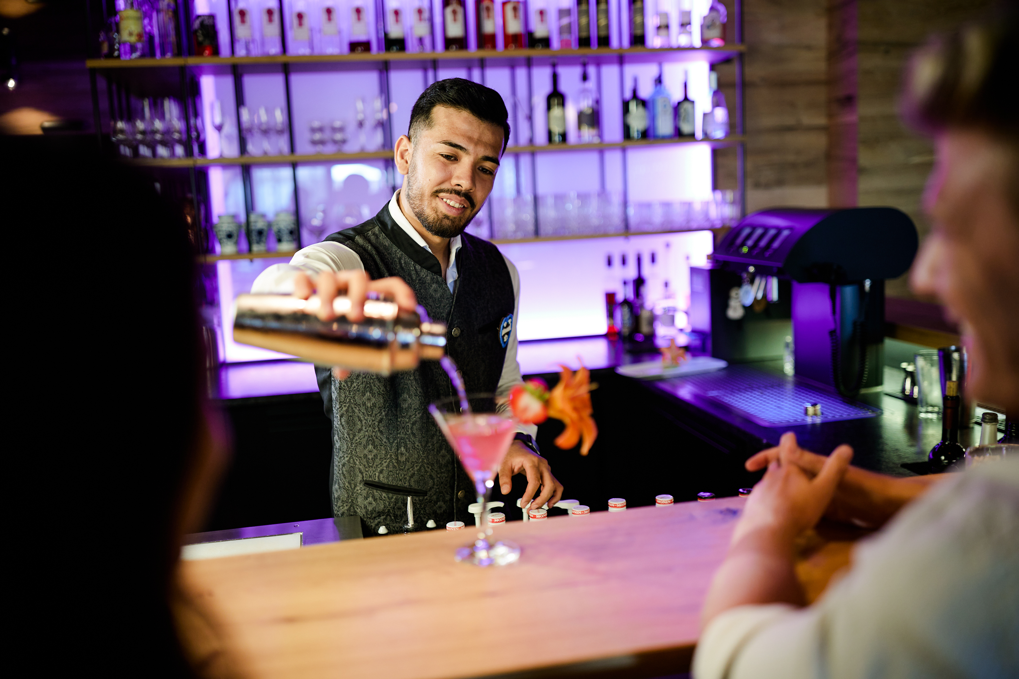 Wellnesshotel: In unserer Bar – Emy’s Bar - finden Sie den richtigen Platz für unvergessliche Abende zusammen mit Ihrem Lieblingsmenschen. - Hüttenhof ****S - Wellnesshotel und Luxus-Bergchalets - adults only - Kulinarik | Restaurant