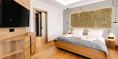 Wellnessurlaub - Finnische Sauna - Saldenburg - Zimmer: Chalet Goldnest eines von vier Schlafräumen im Chalet (optimal für 8 Personen) mit Inftarotsitz und Sauna - Wellnesshotel Riedlberg