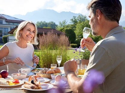 Wellnessurlaub - Finnische Sauna - Reith bei Seefeld - Frühstück auf der Terrasse  - Hotel Sommer