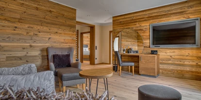 Wellnessurlaub - Klassifizierung: 4 Sterne - Bischofsmais - Suite Wohnraum - Wellnesshotel Hofbräuhaus